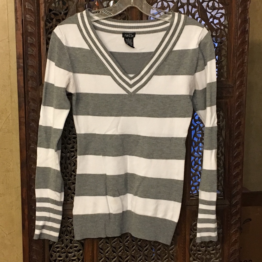 Rue21 Grey and white V-neck sweater